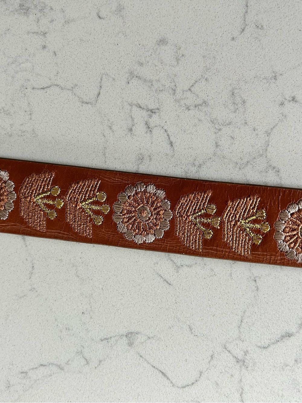 NWT 🍀 Lucky Brand Medium Embroidered Leather Belt with Antique Brass Buckle - Picture 2 of 9